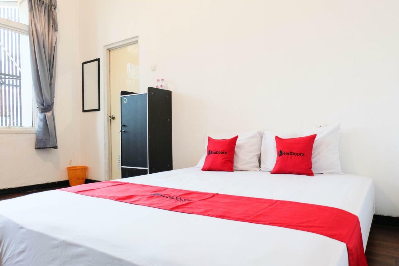 Reddoorz Near Ahmad Yani Airport 3 Hotel Semarang Exterior foto